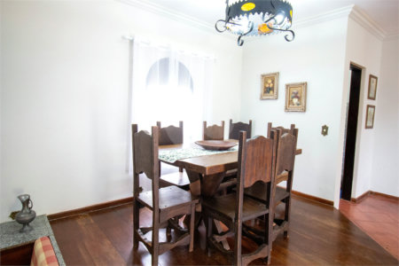 Casa à venda ou para alugar com 5 quartos, sendo 2 suítes, no condomínio Restinga Verde, São Roque - SP