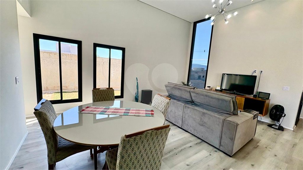 Casa à venda com 3 suítes no condomínio Village Ipanema 2, Araçoiaba da Serra - SP