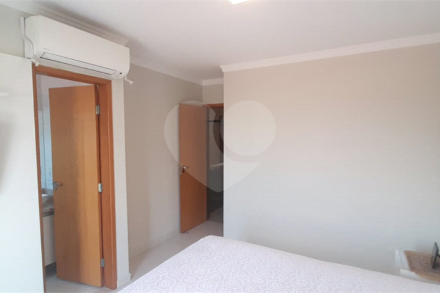 Casa à venda com 3 quartos, sendo 2 suítes, no condomínio Mário Araújo, São Paulo - SP