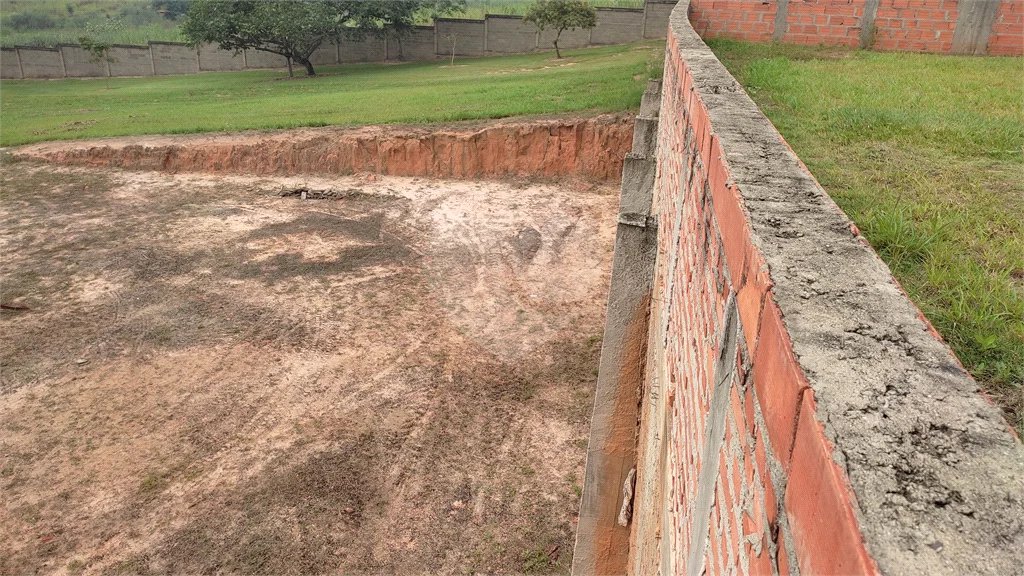 Terreno de 1000 metros quadrados, no Recanto das Águas de São Pedro...