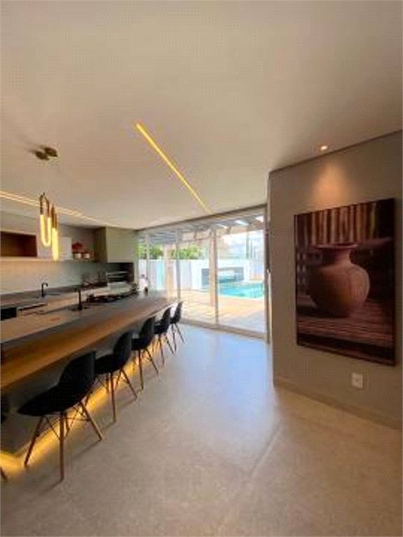 Casa à venda com 4 suítes no condomínio Jardim dos Lagos, Indaiatuba - SP