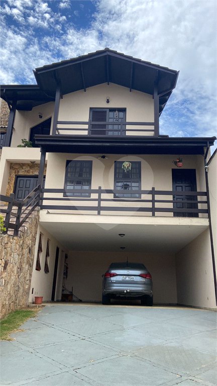 Sobrado à venda com 3 quartos, sendo 1 suíte,  em Vila Suissa, Mogi das Cruzes, SP