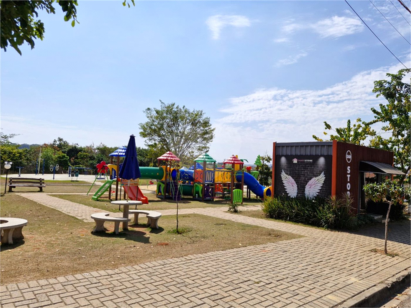 Casa à venda com 2 quartos, sendo 1 suíte, no condomínio Residencial Jardim, Sorocaba - SP