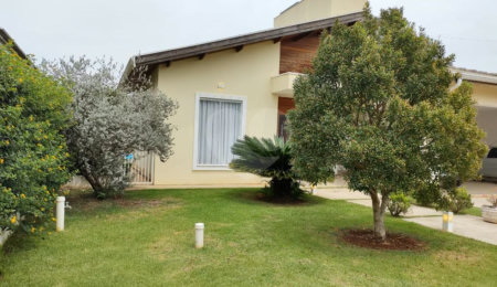 Casa à venda com 4 quartos, sendo 2 suítes,  no condomínio Primavera, Salto - SP