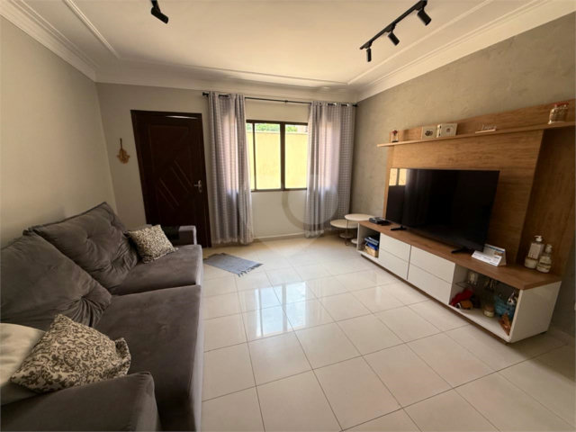 Casa à venda com 3 quartos, sendo 1 suíte,  no condomínio Felipe, São Paulo - SP