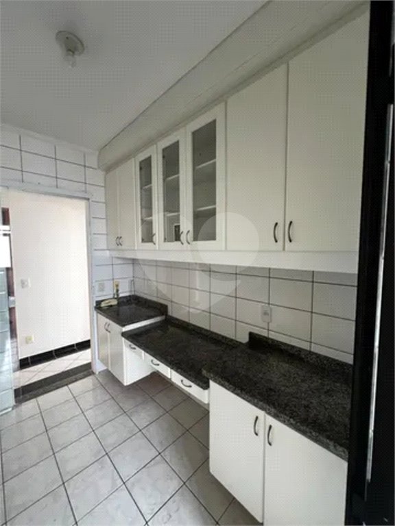 Apartamento à venda com 3 quartos, sendo 1 suíte, em Parque Residencial Aquarius, São José dos Campos, SP