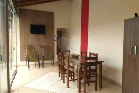 Casa à venda com 3 quartos, sendo 2 suítes, em Jardim das Estações (vila Xavier), Araraquara, SP
