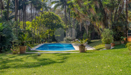 Casa à venda com 6 quartos, sendo 2 suítes,  no condomínio Chácara Flora, São Paulo - SP