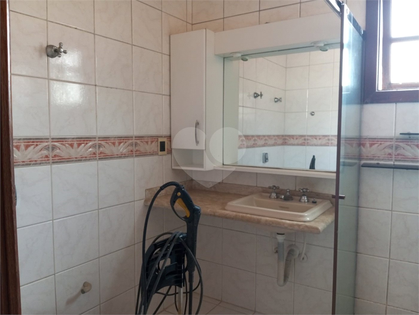 Casa à venda com 3 quartos, sendo 1 suíte, em Vila Nivi, São Paulo, SP