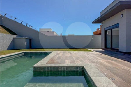 Casa à venda com 3 suítes no condomínio Shamballa 3, Atibaia - SP