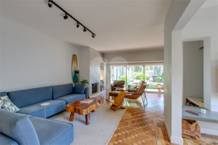 Casa à venda com 4 quartos, sendo 2 suítes,  em Alto da Boa Vista, São Paulo, SP