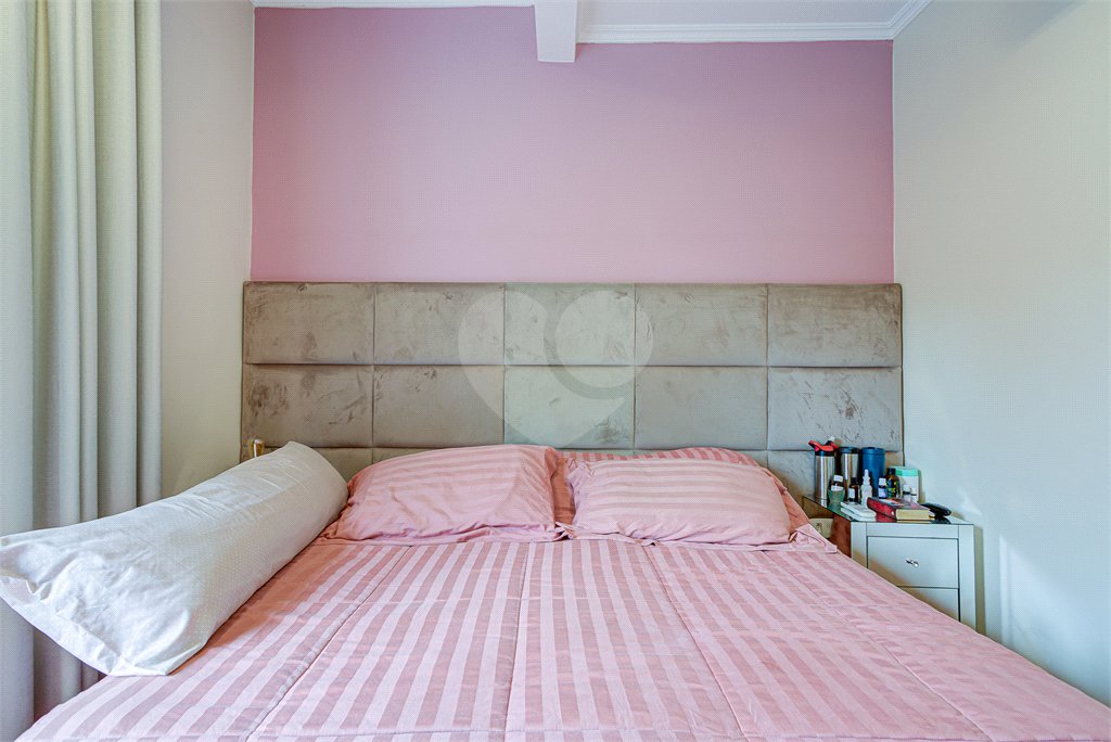Casa à venda com 4 quartos, sendo 2 suítes, no condomínio Vila dos Ipês, São Paulo - SP