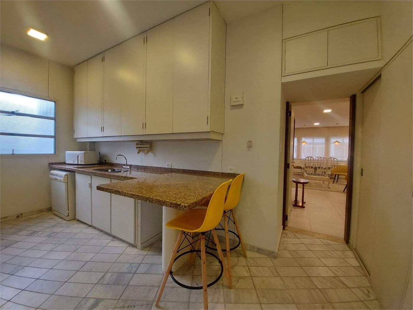Apartamento com 4 dormitórios à venda, 120 m² por R$ 700.000,00 - Pitangueiras - Guarujá/SP