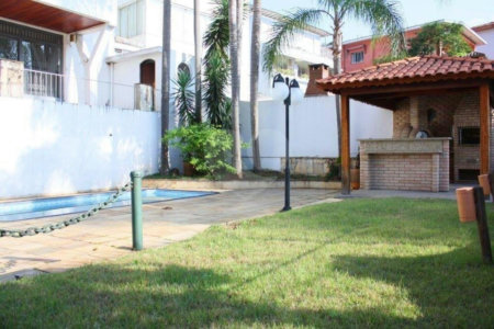 Sobrado à venda ou para alugar com 4 quartos, sendo 5 suítes, em Pacaembu, São Paulo, SP