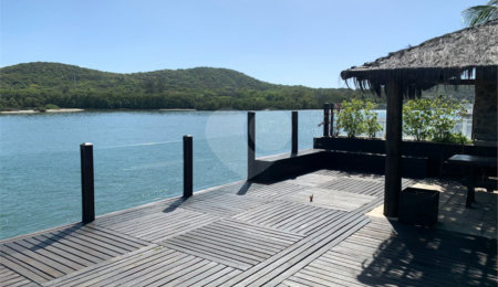 Casa em condomínio à venda com 3 quartos, sendo 2 suítes,  em Portinho, Cabo Frio, RJ