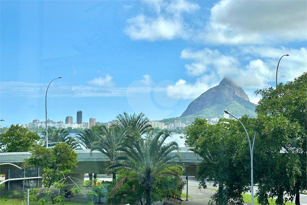 Apartamento à venda com 3 quartos, sendo 1 suíte, em Lagoa, Rio de Janeiro, RJ