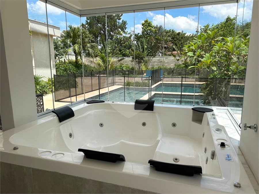 Casa à venda com 5 quartos, sendo 4 suítes,  no condomínio Residencial Vila do Itamaraca, Valinhos - SP