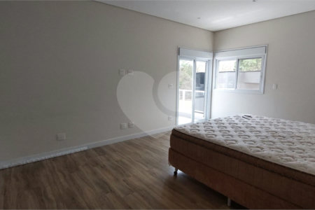 Casa à venda com 3 suítes no condomínio Figueira Garden, Atibaia - SP