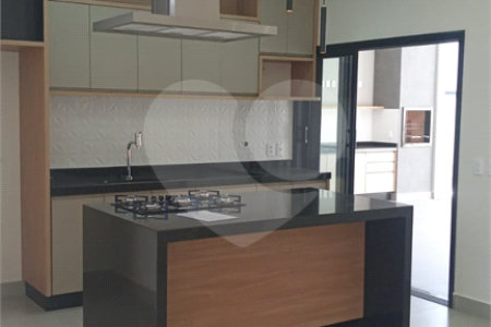 Casa à venda com 3 suítes no condomínio Jardim Residencial Dona Lucilla, Indaiatuba - SP