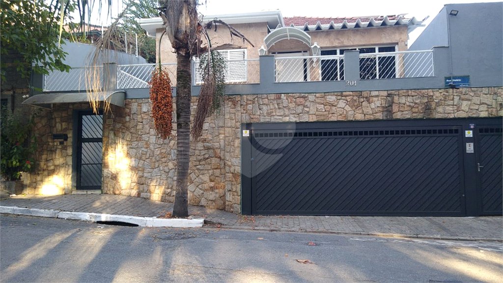 Sobrado à venda com 4 quartos, sendo 3 suítes, em Cidade Mãe do Céu, São Paulo, SP