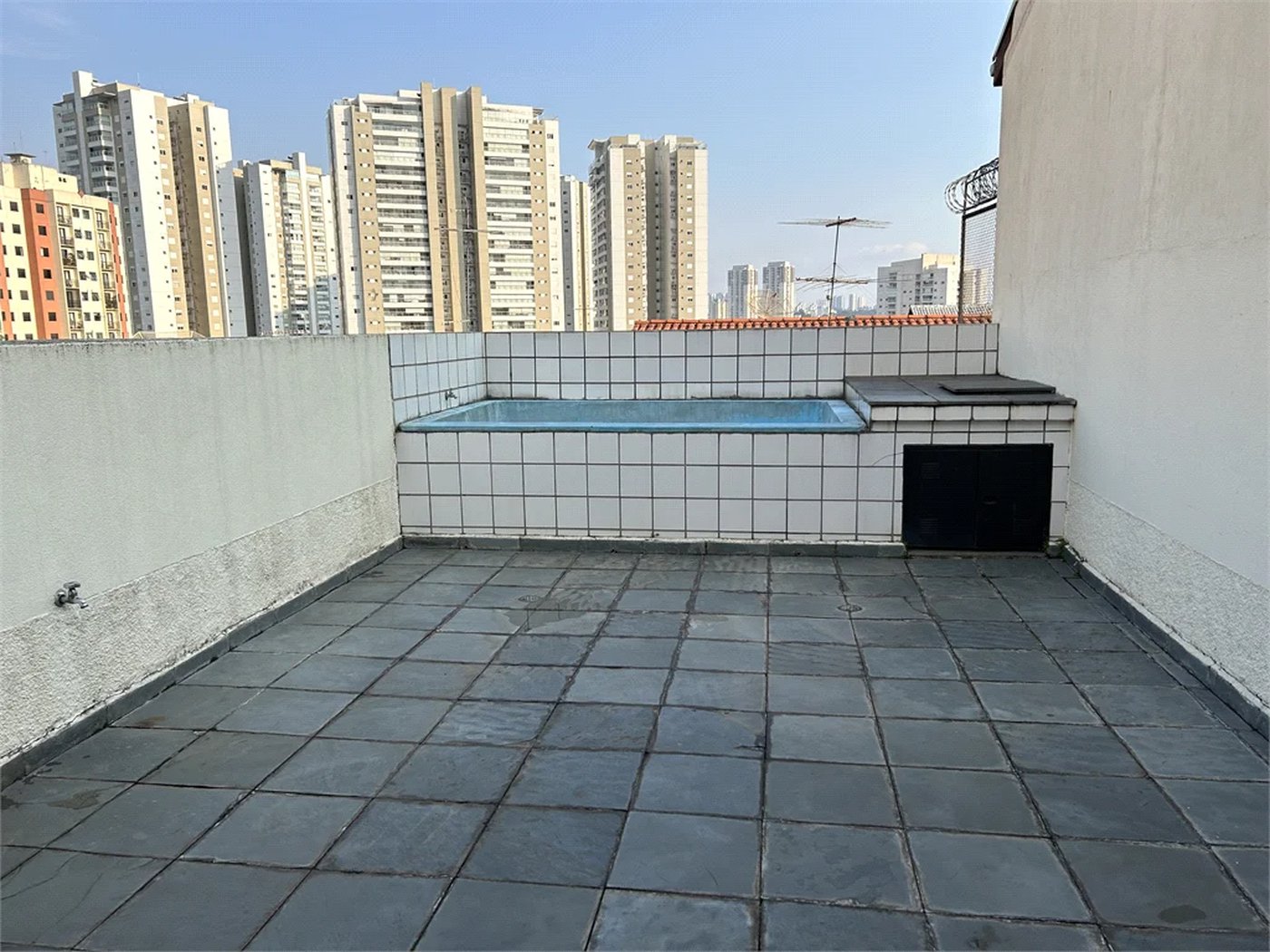 Sobrado à venda com 3 quartos, sendo 1 suíte, em Jardim das Vertentes, São Paulo, SP
