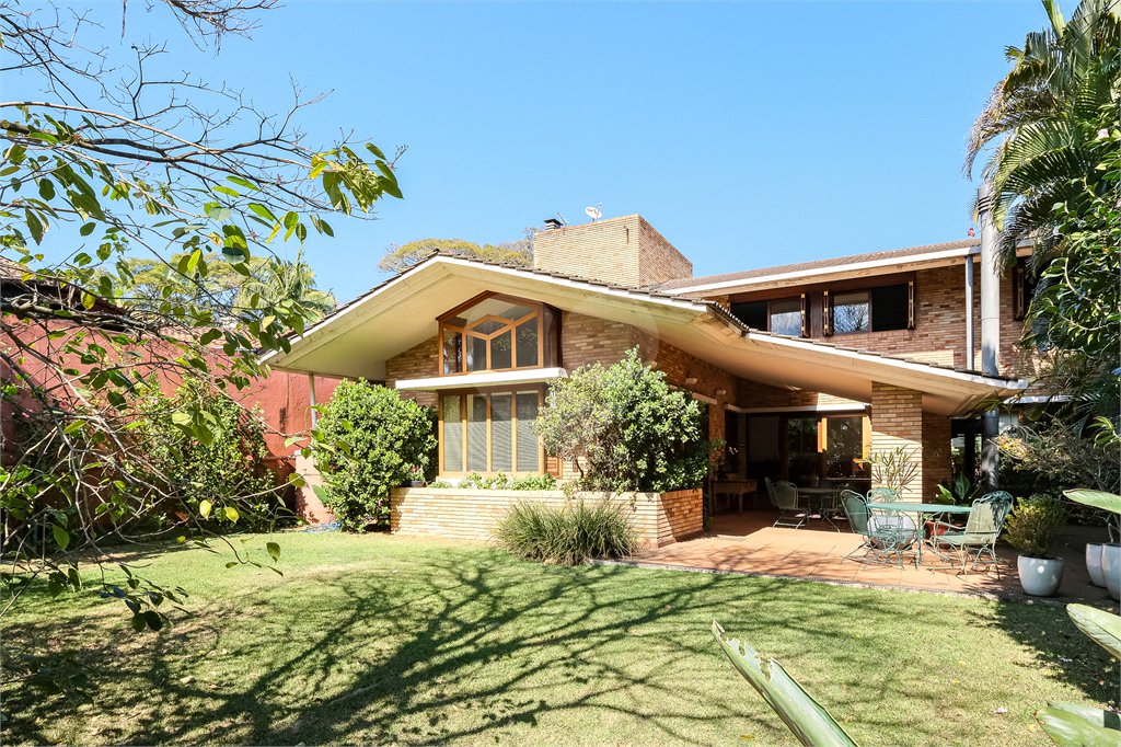 Casa à venda com 4 quartos, sendo 2 suítes, em Jardim Cordeiro, São Paulo, SP