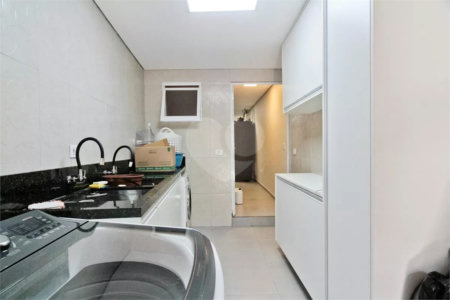Sobrado à venda com 2 quartos, sendo 1 suíte, em Vila dos Remédios, São Paulo, SP
