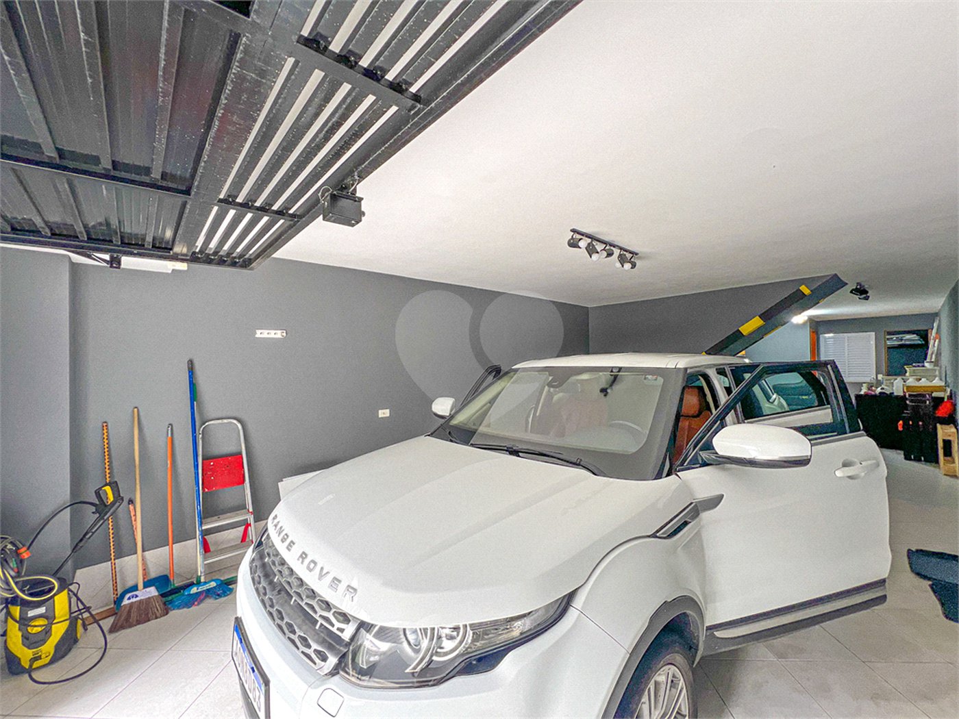 Sobrado à venda com 3 quartos, sendo 1 suíte,  em Tremembé, São Paulo, SP