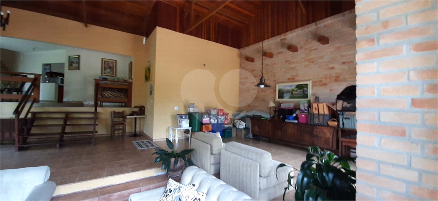 Casa à venda ou para alugar com 3 quartos, sendo 1 suíte, no condomínio Alpes de Caieiras, Caieiras - SP