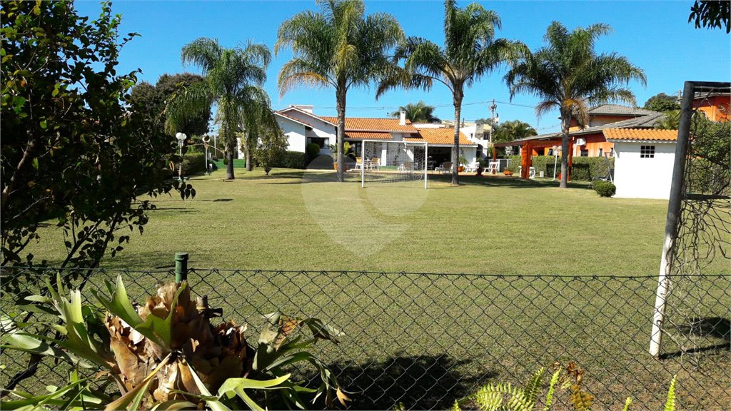 Casa à venda com 4 quartos, sendo 2 suítes, no condomínio Monte Belo, Salto - SP