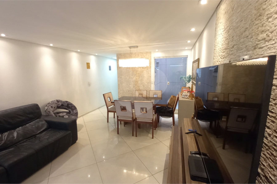 Sobrado à venda com 3 suítes em Vila Nivi, São Paulo, SP