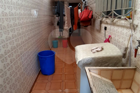 Sobrado à venda com 5 quartos em Vila Nivi, São Paulo, SP