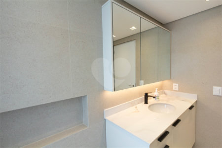 Apartamento à venda ou para alugar com 3 suítes em Moema, São Paulo, SP