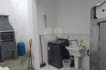 Sobrado à venda com 2 quartos, sendo 1 suíte,  em Vila Amorim, Suzano, SP