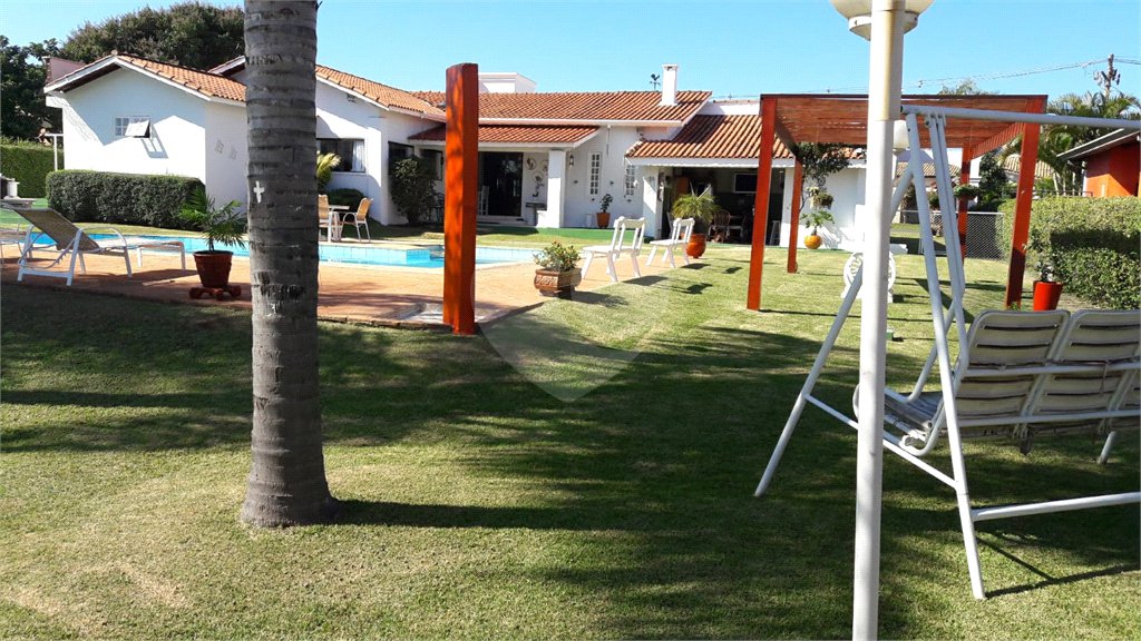 Casa à venda com 4 quartos, sendo 2 suítes, no condomínio Monte Belo, Salto - SP