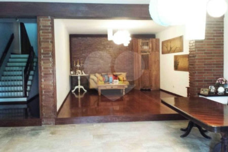 Sobrado à venda com 4 quartos, sendo 2 suítes, em Alto da Boa Vista, São Paulo, SP