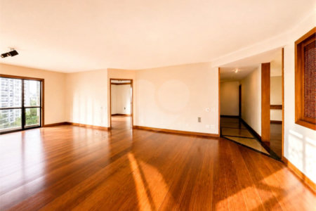 Apartamento à venda com 3 suítes em Moema, São Paulo, SP