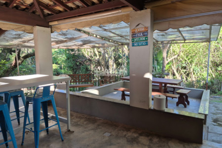 Casa Pé na Água em Atibaia com Acesso à Represa e Mais de 3.000 m² de Natureza