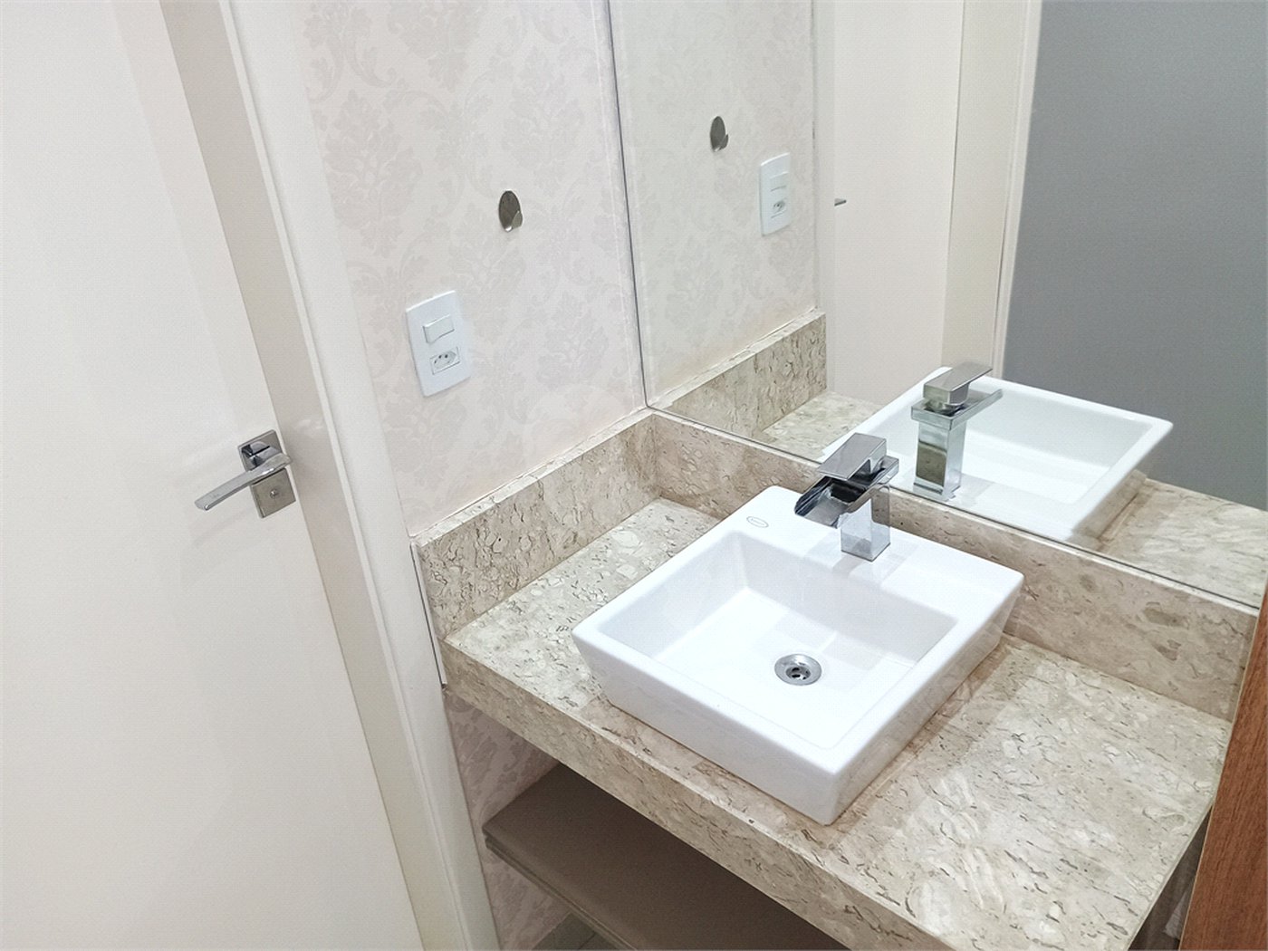 Sobrado à venda com 4 quartos, sendo 1 suíte, em Reserva San Gabriel, Ribeirão Preto, SP