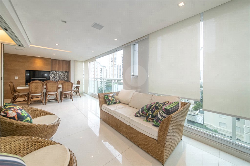 Apartamento à venda com 3 quartos, sendo 2 suítes, em Vila Mariana, São Paulo, SP