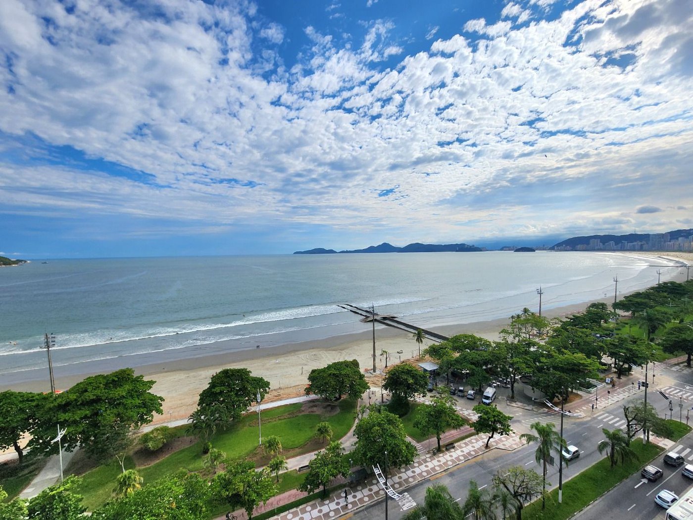 Apartamento Alto Padrão Frente Mar com 4 Dormitórios, 3 Suítes e 3 Vagas na Orla de Santos