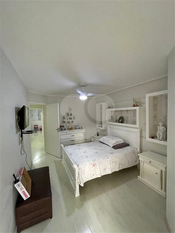 Casa à venda com 3 quartos, sendo 1 suíte, no condomínio Residencial Villagio Vitória, Guarulhos - SP