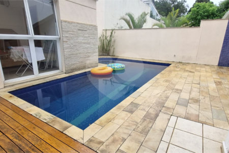 Casa à venda com 4 quartos, sendo 2 suítes, no condomínio Casas de Windsor, São Paulo - SP