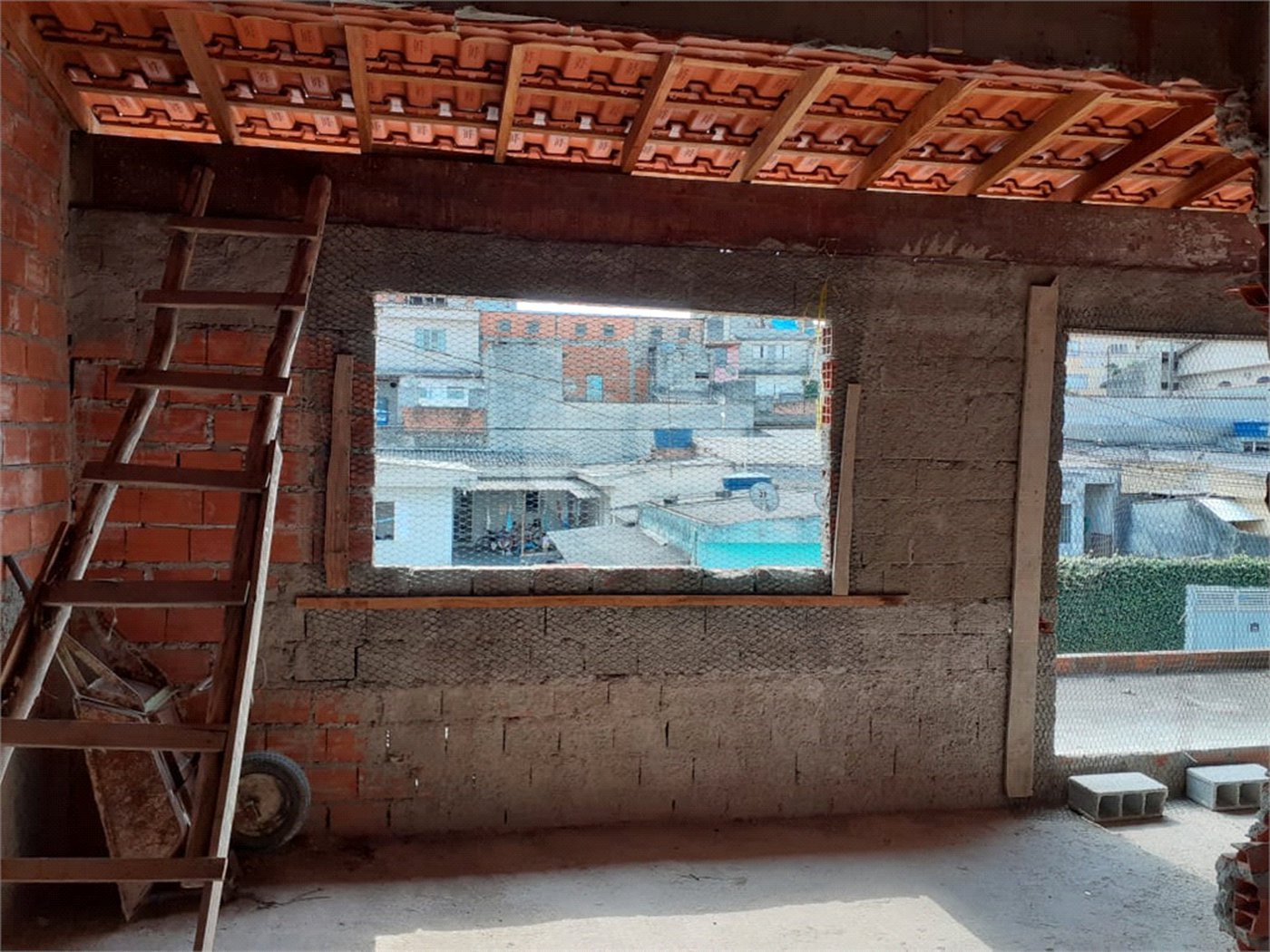 Sobrado à venda com 5 quartos, sendo 1 suíte, em Jardim Cumbica, Guarulhos, SP