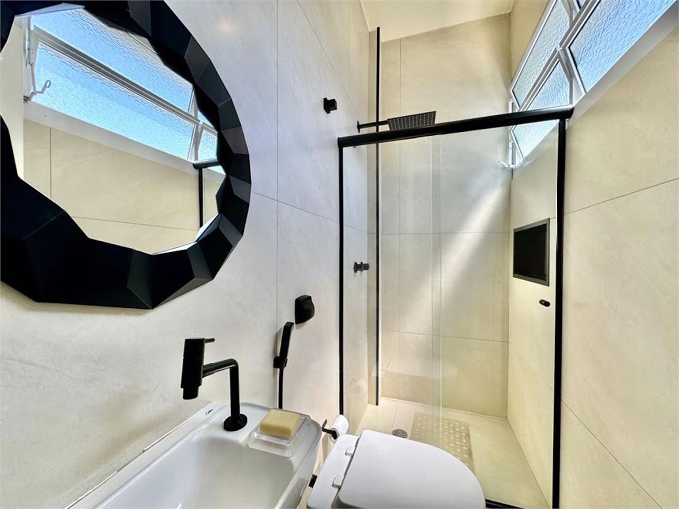 Apartamento Residencial à venda, Pitangueiras, Guarujá - AP0768.