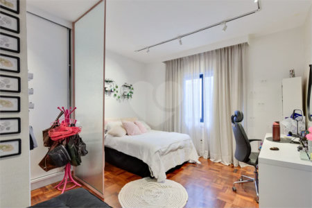Casa à venda com 4 suítes em Granja Julieta, São Paulo, SP