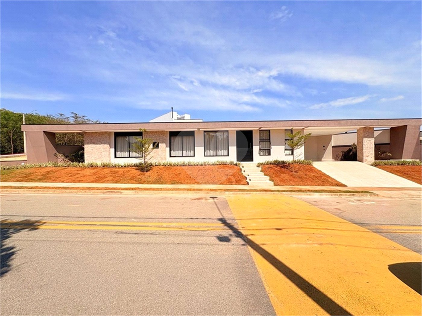 Casa à venda com 3 suítes no condomínio Helena Maria, Sorocaba - SP