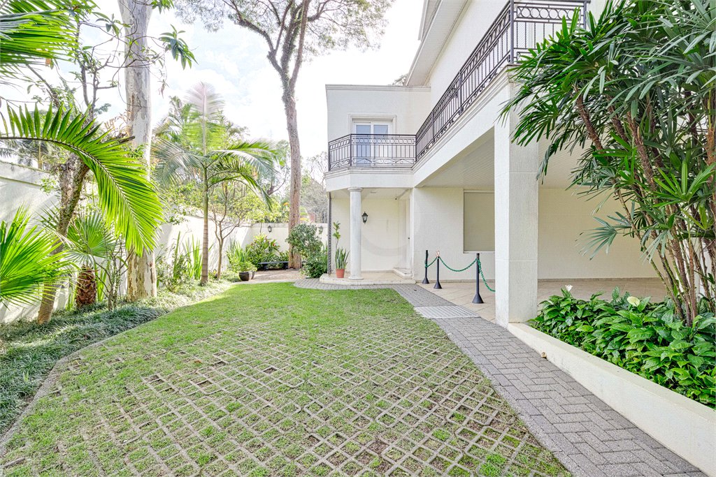 Casa à venda com 4 suítes no condomínio Solar Andaluz, São Paulo - SP