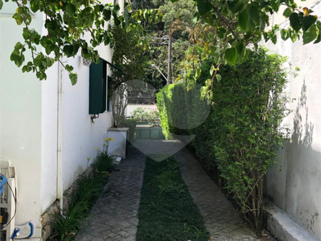 Sobrado à venda com 3 quartos, sendo 1 suíte,  em Panamby, São Paulo, SP