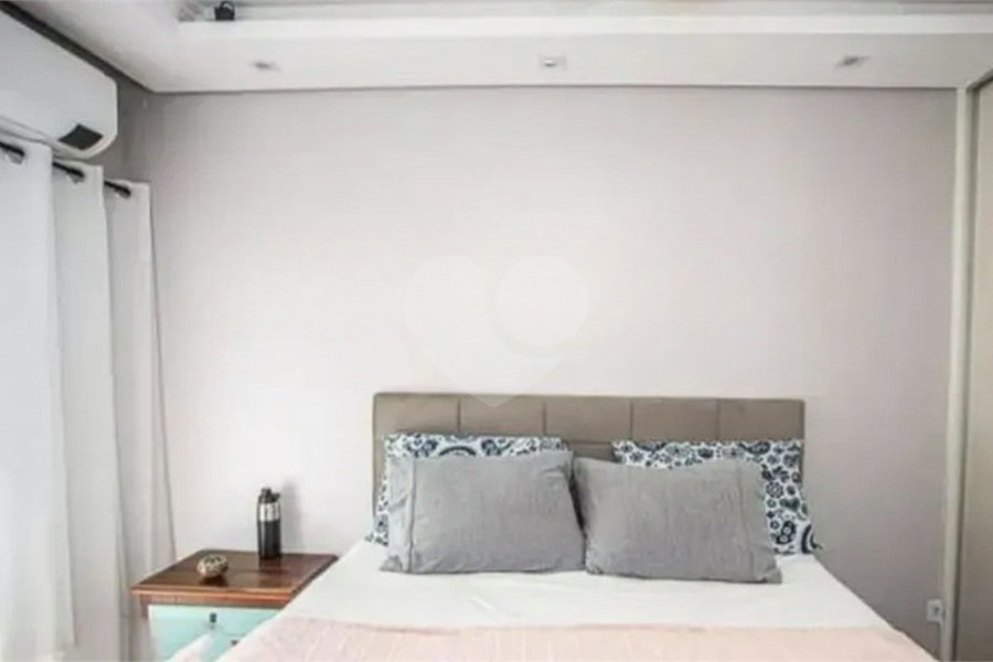 Casa à venda com 3 quartos, sendo 2 suítes, no condomínio Residencial Erika, São Paulo - SP